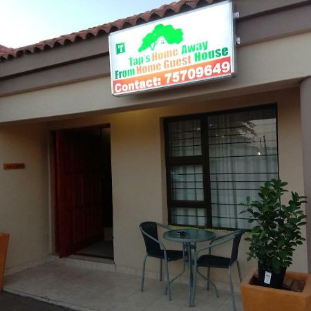 Tap'S Home Away From Home Gaborone Buitenkant foto
