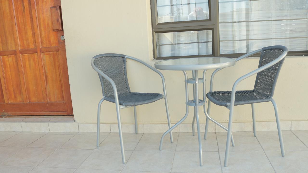 Tap'S Home Away From Home Gaborone Buitenkant foto