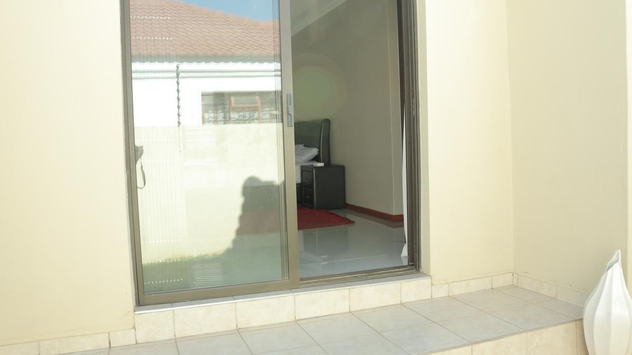Tap'S Home Away From Home Gaborone Buitenkant foto