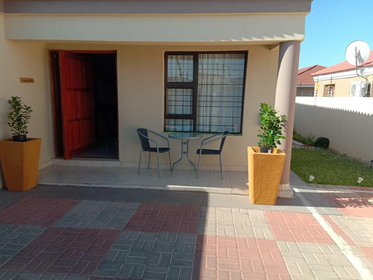 Tap'S Home Away From Home Gaborone Buitenkant foto